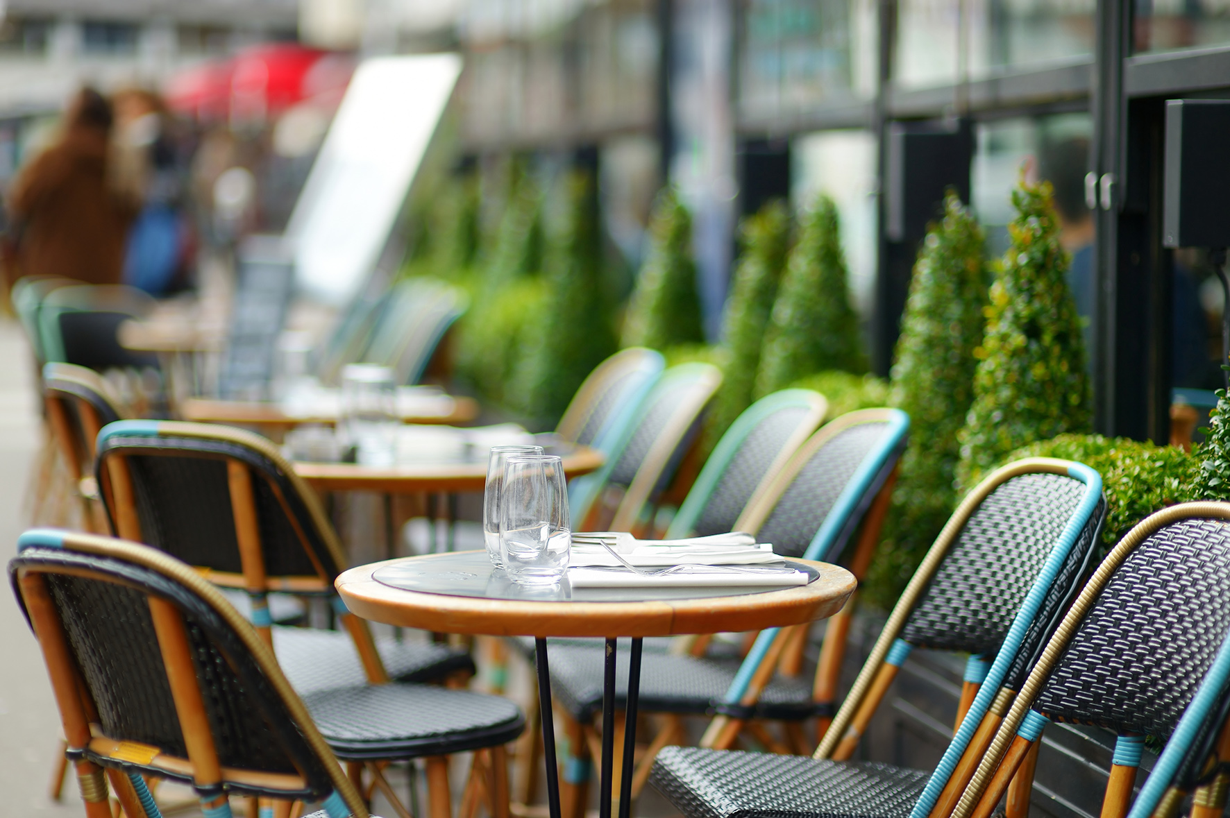 Retailers and cafés may soon be able to sell food and drink outside